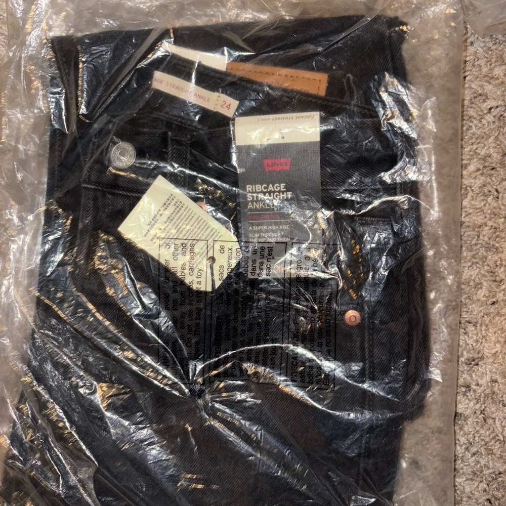 NWT black Levi's Ribcage Straight Ankle Jeans